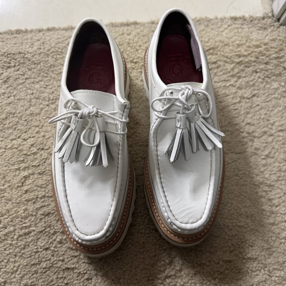 Elegant White Leather Men's Loafers with Tassels